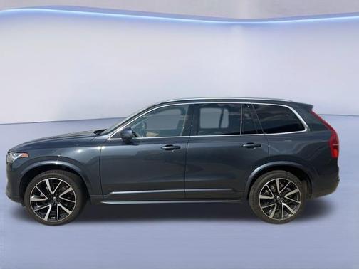 2022 Volvo XC90 T6 Momentum 7 Passenger