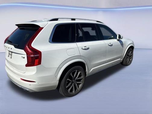 2019 Volvo XC90 T6 Momentum