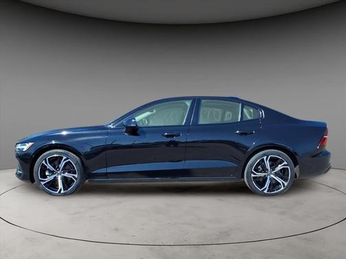 2024 Volvo S60 B5 Core Dark Theme