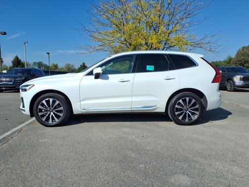 2023 Volvo XC60 B5 Plus Bright Theme