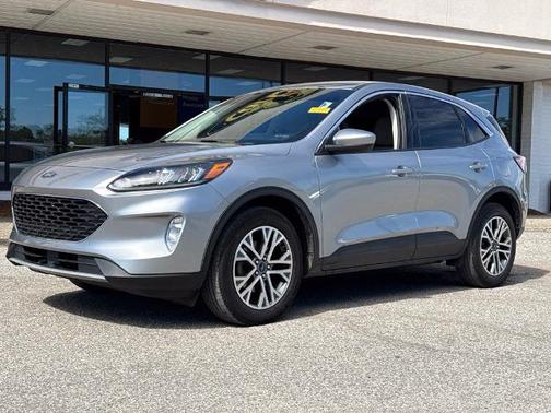 ICONIC SILVER 2022 Ford Escape SEL