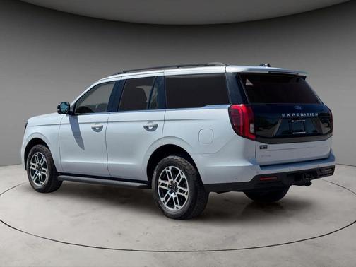 Space Silver 2025 Ford Expedition Active