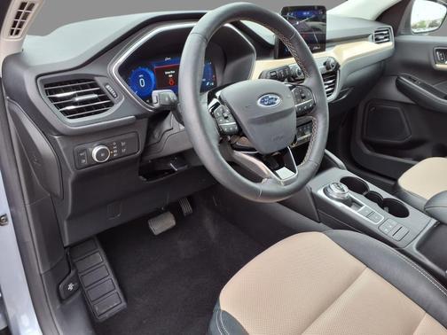 2022 Ford Escape Titanium Hybrid