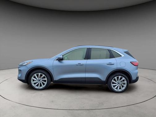 2022 Ford Escape Titanium Hybrid