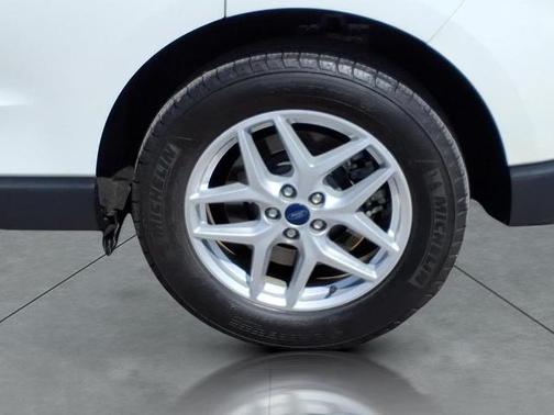 STAR WHITE 2022 Ford Edge SEL