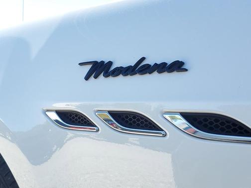 2022 Maserati Ghibli Modena