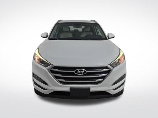 Dazzling White 2017 Hyundai TUCSON SE Plus