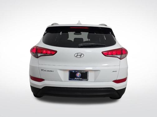 Dazzling White 2017 Hyundai TUCSON SE Plus