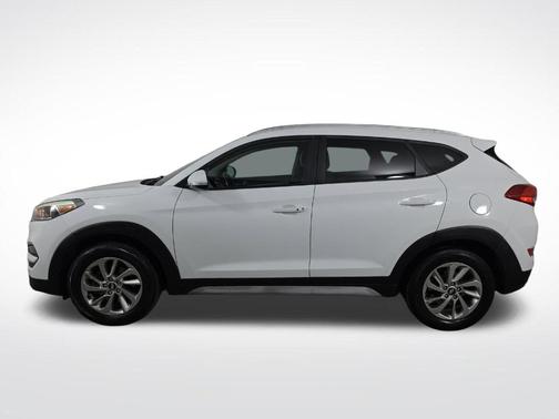Dazzling White 2017 Hyundai TUCSON SE Plus