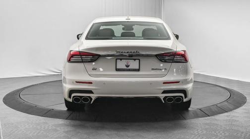 2022 Maserati Quattroporte Modena Q4