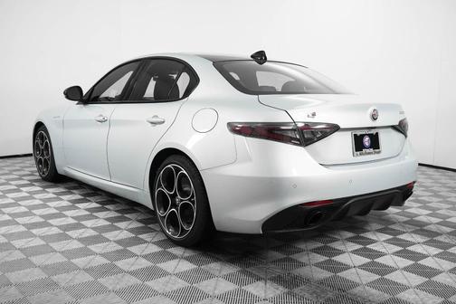 2025 Alfa Romeo Giulia Veloce