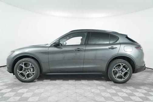 2025 Alfa Romeo Stelvio Base