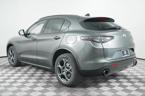 2025 Alfa Romeo Stelvio Base