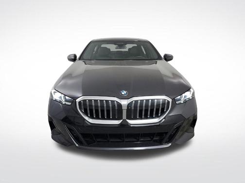 Dark Graphite Metallic 2024 BMW 540 i xDrive