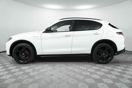 2025 Alfa Romeo Stelvio Base