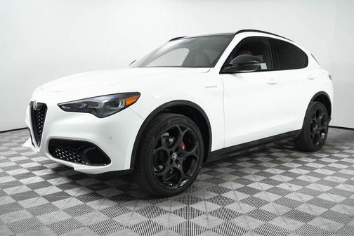 2025 Alfa Romeo Stelvio Base