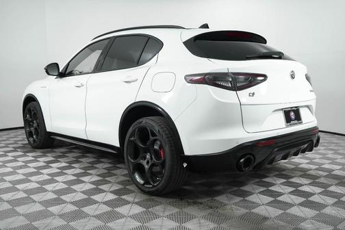 2025 Alfa Romeo Stelvio Base