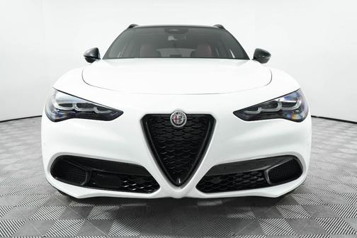 2025 Alfa Romeo Stelvio Base