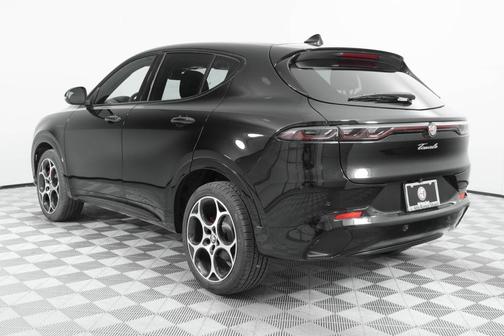 2025 Alfa Romeo Tonale Base