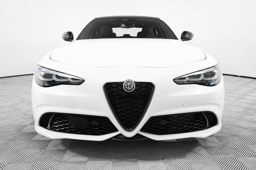 2025 Alfa Romeo Giulia TRIBUTO ITALIANO Q4