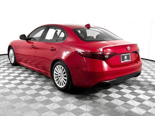 2022 Alfa Romeo Giulia Base