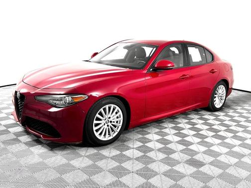 2022 Alfa Romeo Giulia Base