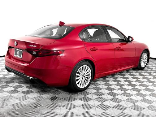 2022 Alfa Romeo Giulia Base
