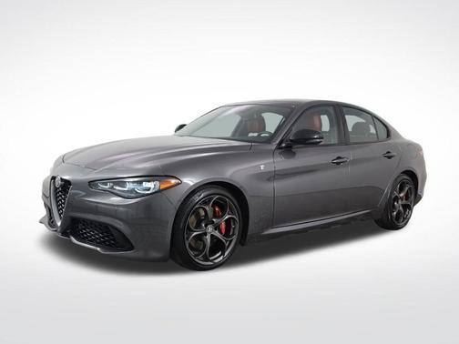 Vesuvio Gray Metallic 2024 Alfa Romeo Giulia Ti