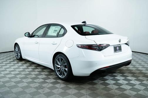 2024 Alfa Romeo Giulia Base