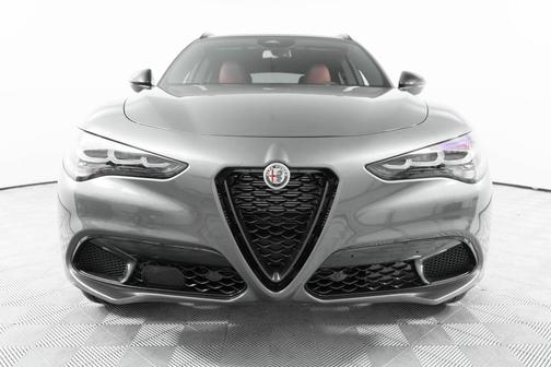 2025 Alfa Romeo Stelvio Base