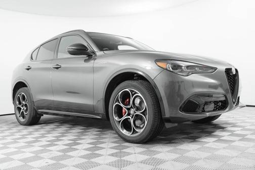 2025 Alfa Romeo Stelvio Base
