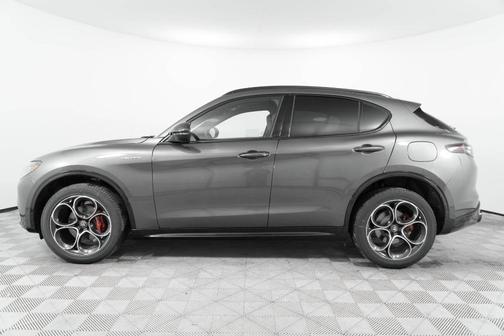 2025 Alfa Romeo Stelvio Base