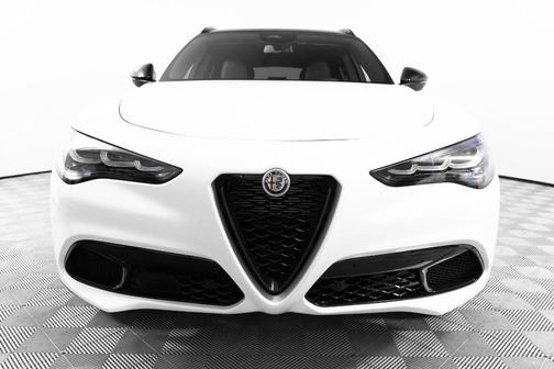 2025 Alfa Romeo Stelvio Base