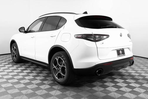2025 Alfa Romeo Stelvio Base