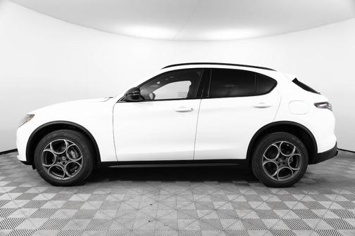 2025 Alfa Romeo Stelvio Base