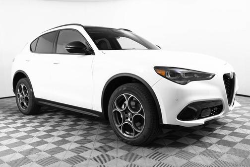 2025 Alfa Romeo Stelvio Base