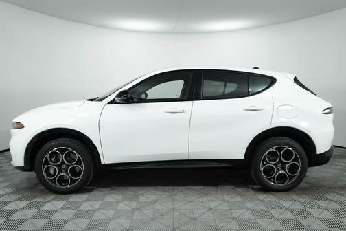 2025 Alfa Romeo Tonale Base