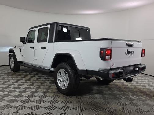 Bright White Clearcoat 2023 Jeep Gladiator Sport