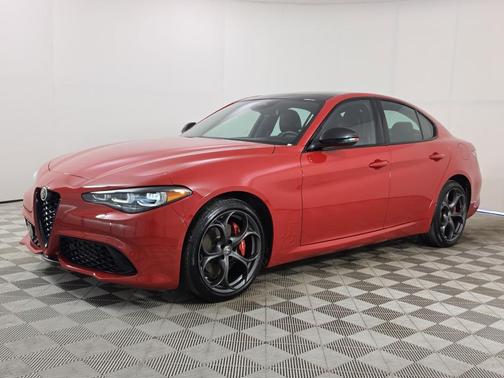 Rosso 2025 Alfa Romeo Giulia EDITION
