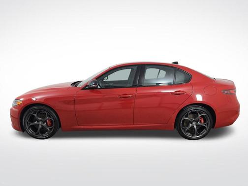 Rosso 2025 Alfa Romeo Giulia EDITION