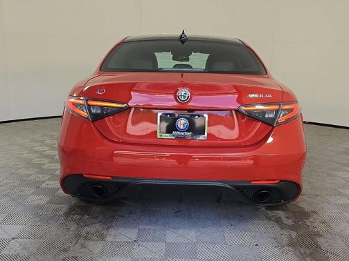 Rosso 2025 Alfa Romeo Giulia EDITION