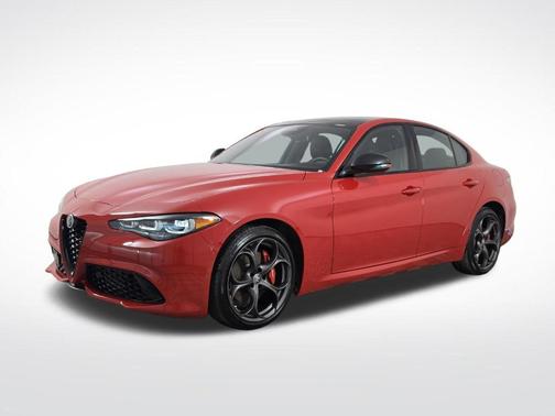 Rosso 2025 Alfa Romeo Giulia EDITION