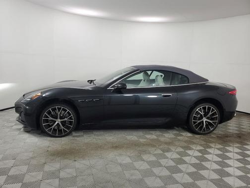 2025 Maserati GranCabrio BASE