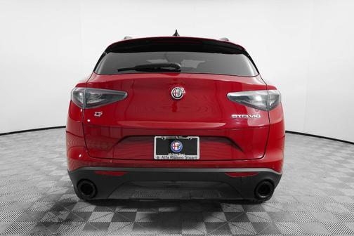 2025 Alfa Romeo Stelvio Base