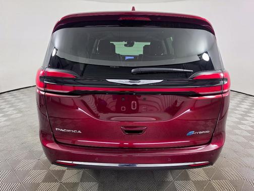 Velvet Red Pearlcoat 2022 Chrysler Pacifica Hybrid Limited