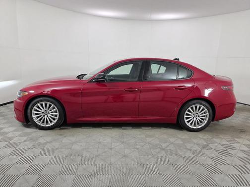 Rosso 2024 Alfa Romeo Giulia Base