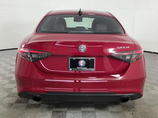 Rosso 2024 Alfa Romeo Giulia Base