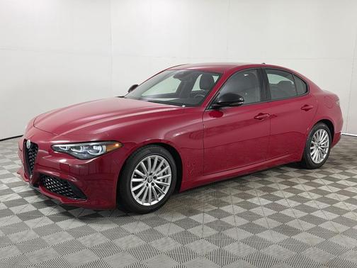 Rosso 2024 Alfa Romeo Giulia Base
