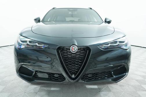 2025 Alfa Romeo Stelvio Base