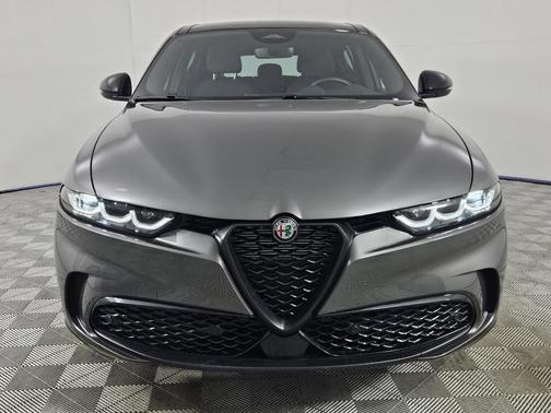Metallic 2025 Alfa Romeo Tonale Base